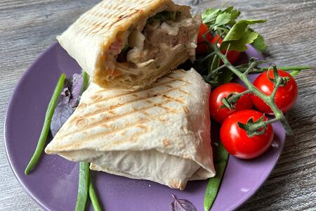 Шаурма с картофелем фри и шашлыком из свинины