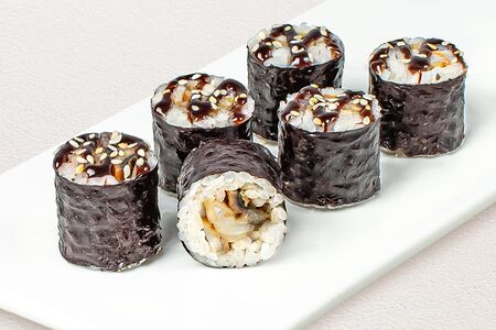 Ролл с угрем