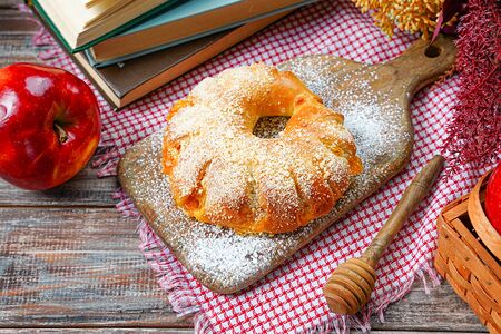 Булочка с абрикосом