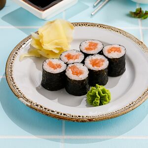 Ролл с лососем