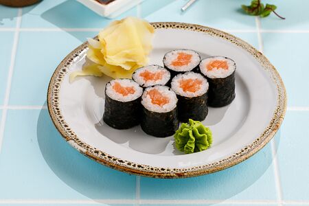 Ролл с лососем