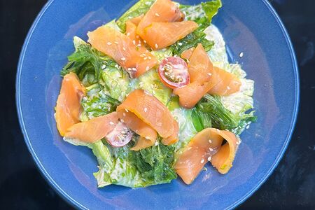Салат с лососем