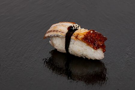 Суши с угрем