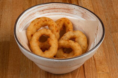 Луковые кольца с чесночным соусом