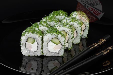 Ролл с курицей в укропе