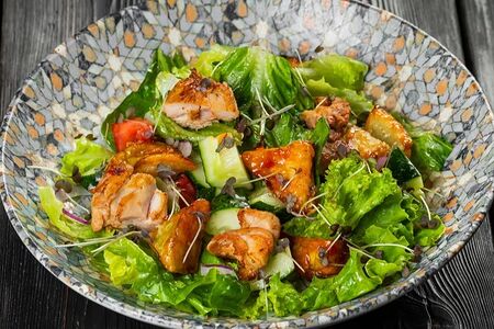 Салат с жареным цыплёнком и баклажанами 