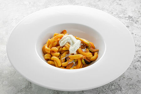 Казаречче со страчателлой и овощами