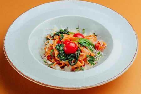 Тальятелле с зеленью томатным фрешем