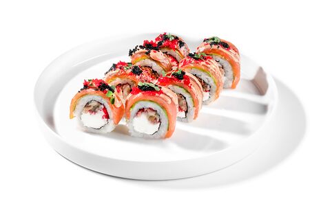 Ролл с лососем и авокадо