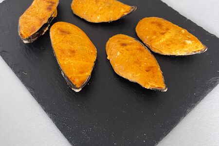 Мидии с соусом спайси