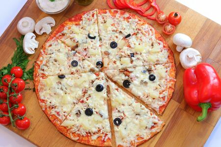 Пицца Куриная с ананасом