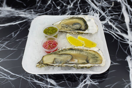 Две императорские устрицы 200+