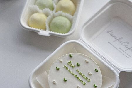 Набор бенто-торт и моти Манго-малина Все только начинается