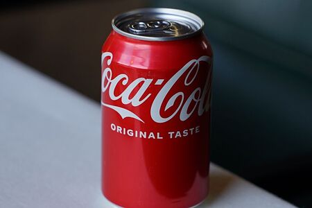 Напиток газированный Coca-Cola