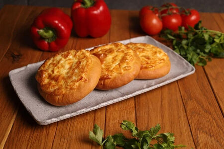 Ватрушка с сыром и яйцом 100 гр