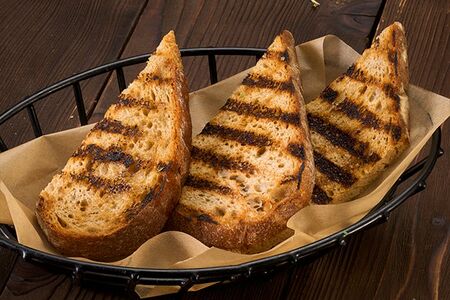 Чесночный хлеб по-деревенски 