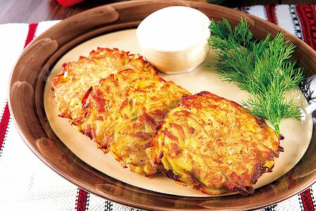 Деруны картофельные со сметаной