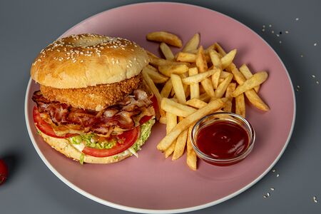 Бейгл с рубленой котлетой