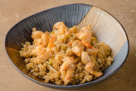 Жареный рис с тигровыми креветками
