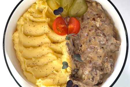 Бефстроганов с картофельным пюре