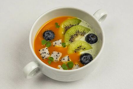 Матча-пудинг с фруктами