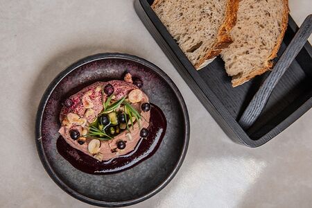 Паштет с черной смородиной и домашним хлебом