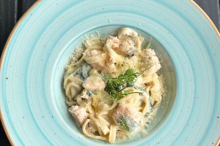 Паста с лососем и шпинатом