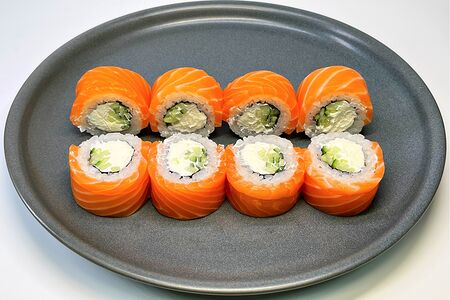 Ролл Филадельфия с огурцом