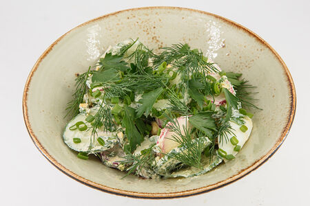 Салат с огурцом и редисом