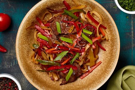 Удон с говядиной в соусе терияки