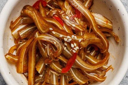 Свиные ушки в пикантном соусе