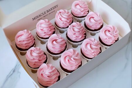 Капкейки с розовыми шапочками