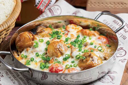 Запеченная сковорода с томленым цыпленком