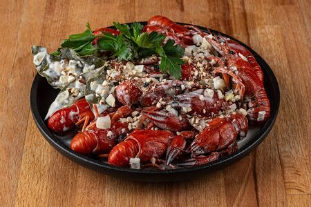 Жарка в сливочном соусе на вине с миндалём M