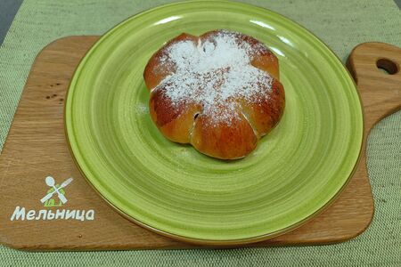 Булочка с изюмом