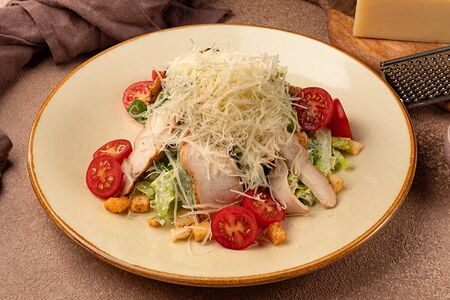 Салат Цезарь с курицей