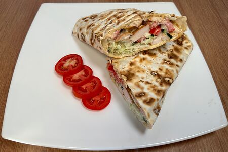 Шаверма с курицей на углях