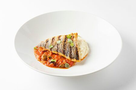 Дорадо с соусом путанеска