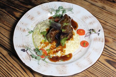 Щечки говяжьи