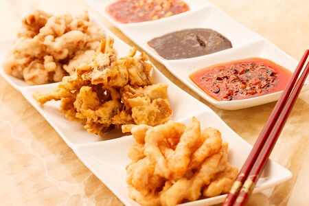 Свинина, куриное филе и шиитаке в тесте