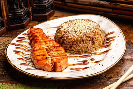 Лосось терияки со сливочно-чесночным рисом