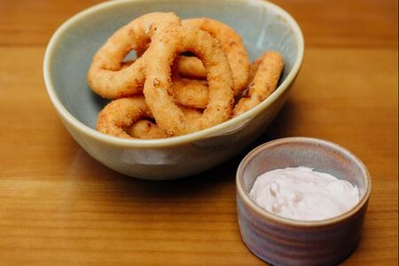 Луковые кольца с соусом Мексика