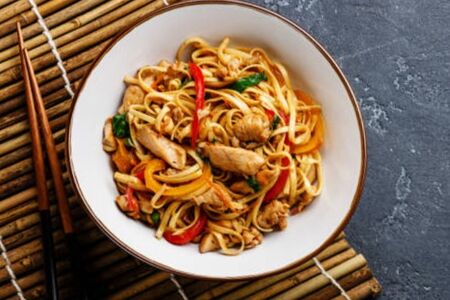 Удон с курицей под соусом терияки