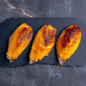 Мидии, запеченные с кунжутом