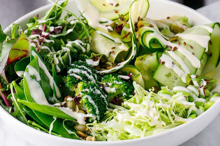 Большой зеленый салат