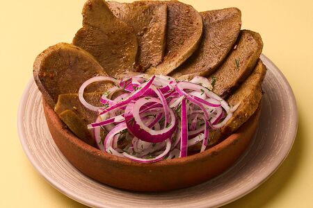 Эна Шемцвари, говяжий язык на мангале