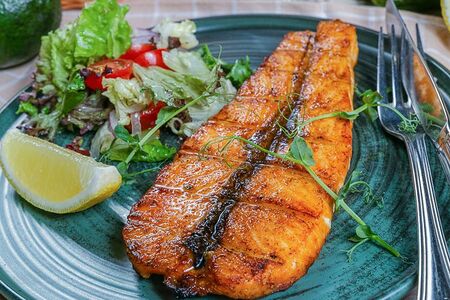Стейк из лосося на гриле