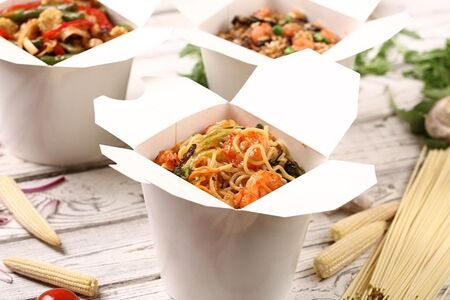 Вок с креветкой