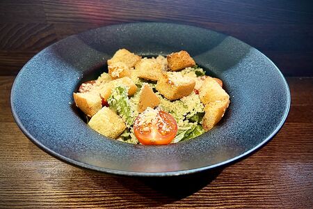 Салат Цезарь с креветками