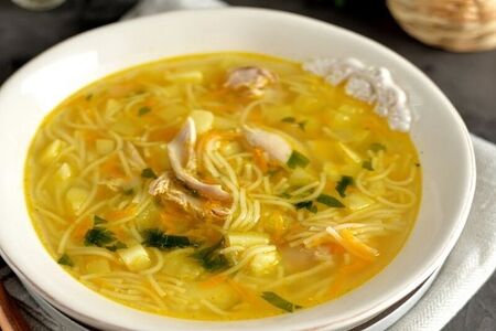 Куриный суп с лапшой